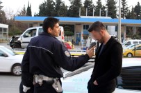 Alkollü Sürücü Refüje Çıktı, 'Araç Sıkıştırdı, Sıkıntı Yok' Dedi