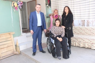 Başkan Karaçoban'dan Engelli Gence Tekerlekli Sandalye