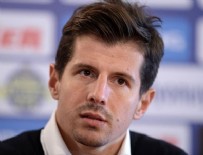 İSTANBUL BAŞAKŞEHİRSPOR - Emre Belözoğlu resmi imzayı attı!