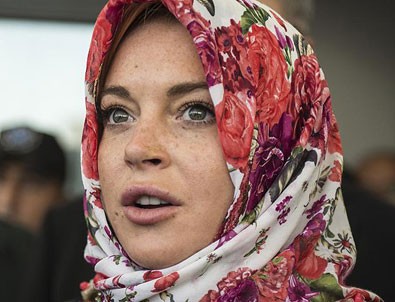 Lindsay Lohan'a Heathrow'da başörtüsü ayrımcılığı