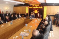 KUVVETLER AYRILIĞI - Mahalle Başkanları İle Referandum Toplantısı