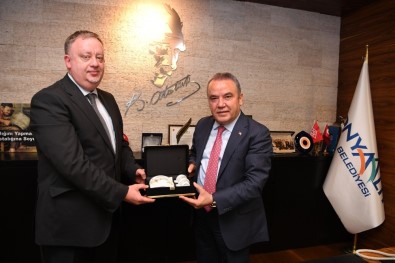 Rusya Başkonsolosu Rogoza'dan Başkan Böcek'e Teşekkür Ziyareti