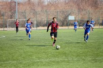 FUTBOL HAKEMİ - Yıldız Erkekler Futbol İl Birinciliği Müsabakaları Devam Ediyor