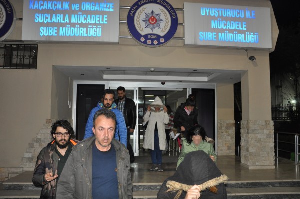 Baba ve oğullarından fuhuş rezilliği!