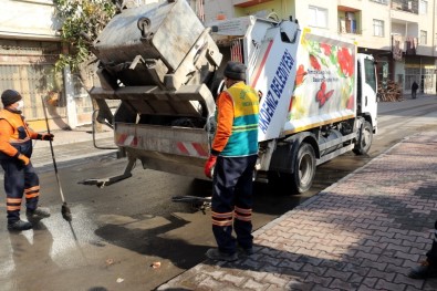 Akdeniz'de Konteyner İlaçlama Ve Temizliğine Başladı