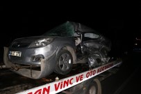 İŞÇİ SERVİSİ - İşçi Servisi İle Otomobil Çarpıştı Açıklaması 2 Ölü, 5 Yaralı