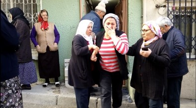 İstanbul'da Yaşlı Kadın Evinde Bıçaklanarak Öldürüldü