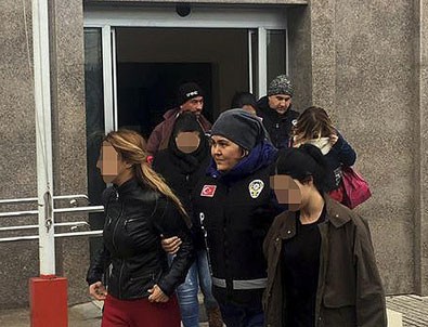 İzmir'de fuhuş çetesi operasyonunda 11 gözaltı