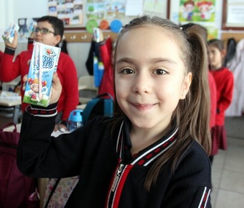 Kayseri'de 104 Bin 590 Öğrenciye Süt Ve Kuru Üzüm Dağıtıldı