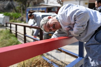 Büyükşehir Belediyesi, Mersin İdmanyurdu'nun Renklerini Mahallelere Nakşediyor