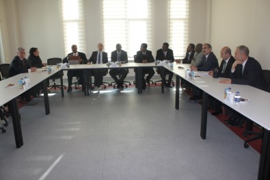 Cibuti Eğitim Bakanı Mahmud'dan ASO Teknik Kolejine Ziyaret