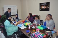 Engelli Kadınlar Hayata Örgü Şişleriyle Tutundu