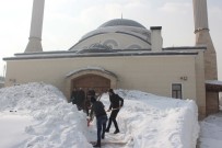 Hükümlülerden Cami Temizliği