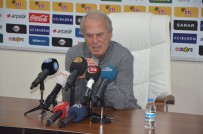 MUSTAFA DENİZLİ - Mustafa Denizli, Ümraniyespor Maçı İle Takımının Başında İlk Kez Sahaya Çıkacak