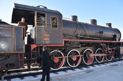 Nazilli'de Kara Tren Hangara Geldi