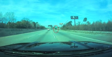 Otomobil Direği Devirip Yan Döndü Açıklaması 2 Yaralı