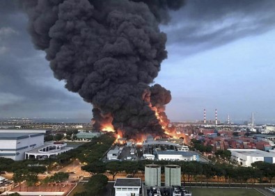 Singapur'da Atık Tesisinde Patlama