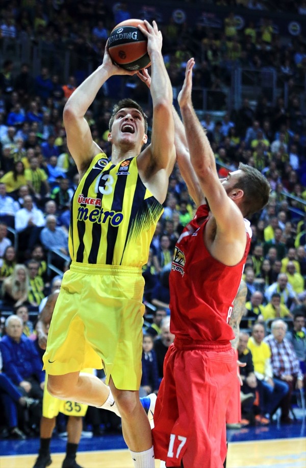 Fenerbahçe Euroleague'de Olympiakos'u devirdi