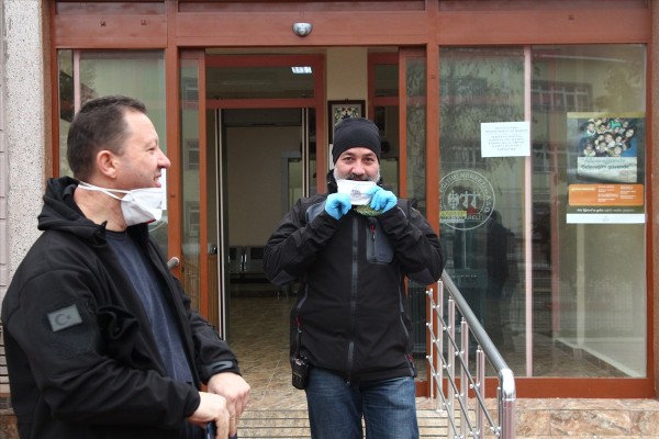 Darbecilerin yargılandığı binanın lağımı taştı