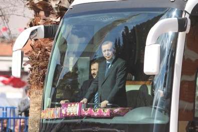 Cumhurbaşkanı Erdoğan Cuma Namazını Manisa'da Kıldı