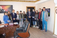 MEHMET YAPıCı - Kaymakamdan Başarılı Öğrencilere Kitap