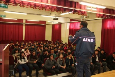 AFAD, ''Afete Hazır Okul' Kapsamında Öğrencileri Bilgilendiriyor