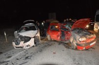 Niksar'da 2 Otomobil Çarpıştı Açıklaması 5 Yaralı