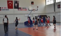 Simav'da Basketbol Grup Maçları Başladı