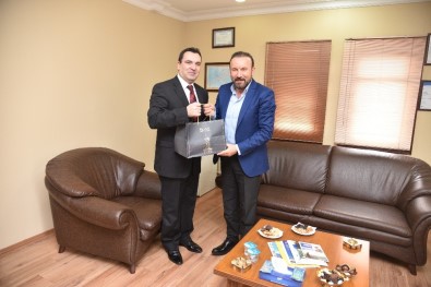 Başkan Doğan'dan İZGAZ Müdürüne Ziyaret