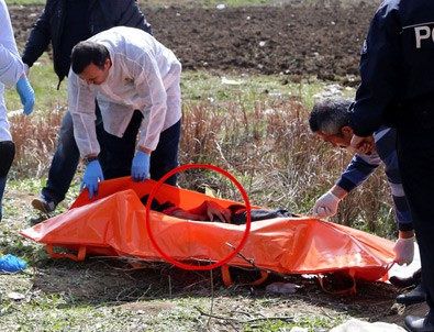 Hatay'da çocukların bulduğu çuvaldan erkek cesedi çıktı