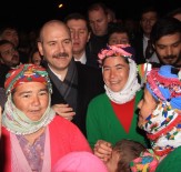 İçişleri Bakanı Soylu, Ayvacık'ta Depremzedelerle Bir Araya Geldi