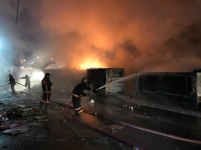 İstanbul'da Geri Dönüşüm Tesisinde Yangın