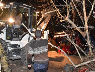 Otomobil dereye uçtu