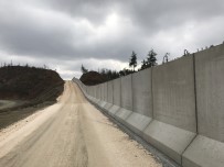 TOKİ'nin İnşa Ettiği Sınır Duvarının Yarısı Tamamlandı