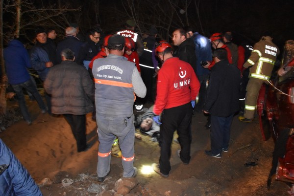 Otomobil dereye uçtu