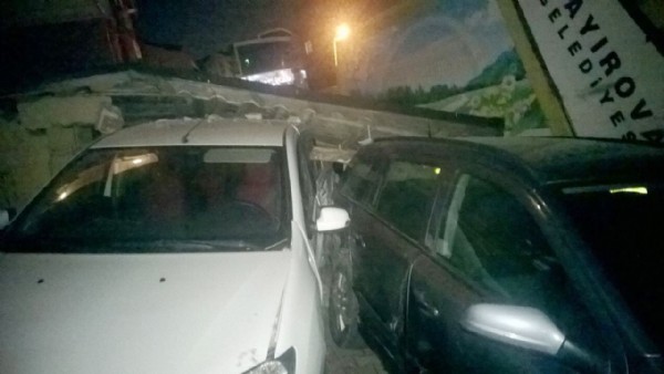 Freni boşalan çöp kamyonu dehşet saçtı