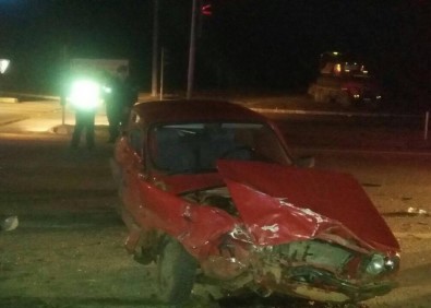 İki Araç Çarpıştı Açıklaması 1 Ölü, 5 Yaralı
