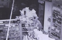 KAR MASKESİ - Marketteki Hırsızlık Anı Güvenlik Kamerasında