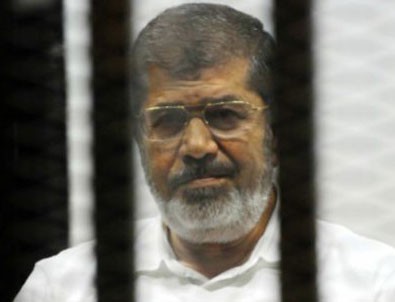 Mursi: Ülkenin Cumhurbaşkanı hala benim