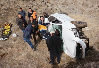 Otomobil 300 Metrelik Uçuruma Yuvarlandı Açıklaması 1 Ağır Yaralı