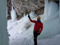 MİLLİ DAĞCI - Van'da Buzul Şelalesine Tırmanış