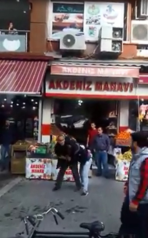 Kadın dayak yedi, vatandaş izledi