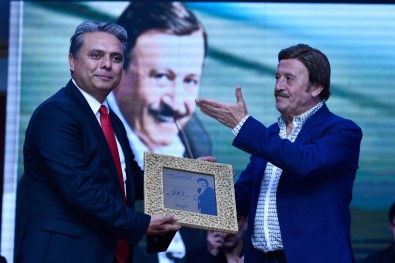 Başkan Uysal'dan Selami Şahin'e Kutlama