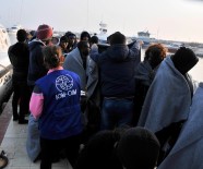 Botları Batmak Üzere Olan Göçmenleri Sahil Güvenlik Kurtardı
