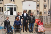 Engellilere Tekerlekli Sandalye Verildi