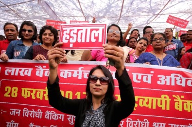 Hindistan'da Banka Çalışanları Genel Grevde