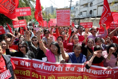 Hindistan'da Banka Çalışanları Grevde