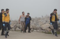 Kayalıklara Çıkarak Kesici Aletle Kendini Yaraladı