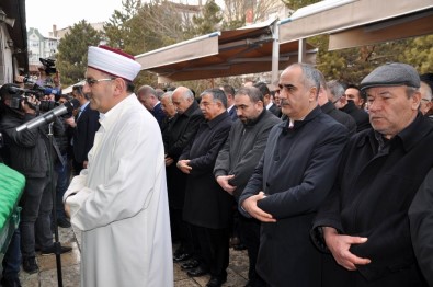 Milli Eğitim Bakanı Yılmaz, Sivas'ta Cenazeye Katıldı