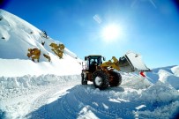 KALP HASTASI - Malatya'da Karla Mücadele Çalışmaları Sürüyor